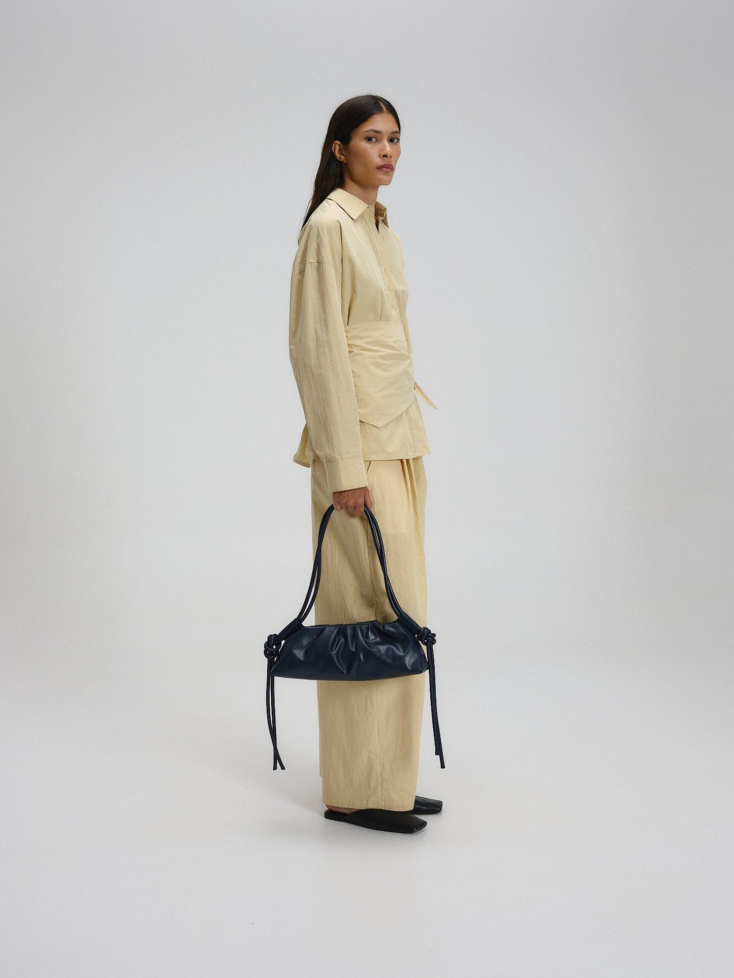 Clara – Bolso con Elegancia Escultural en Borgoña
