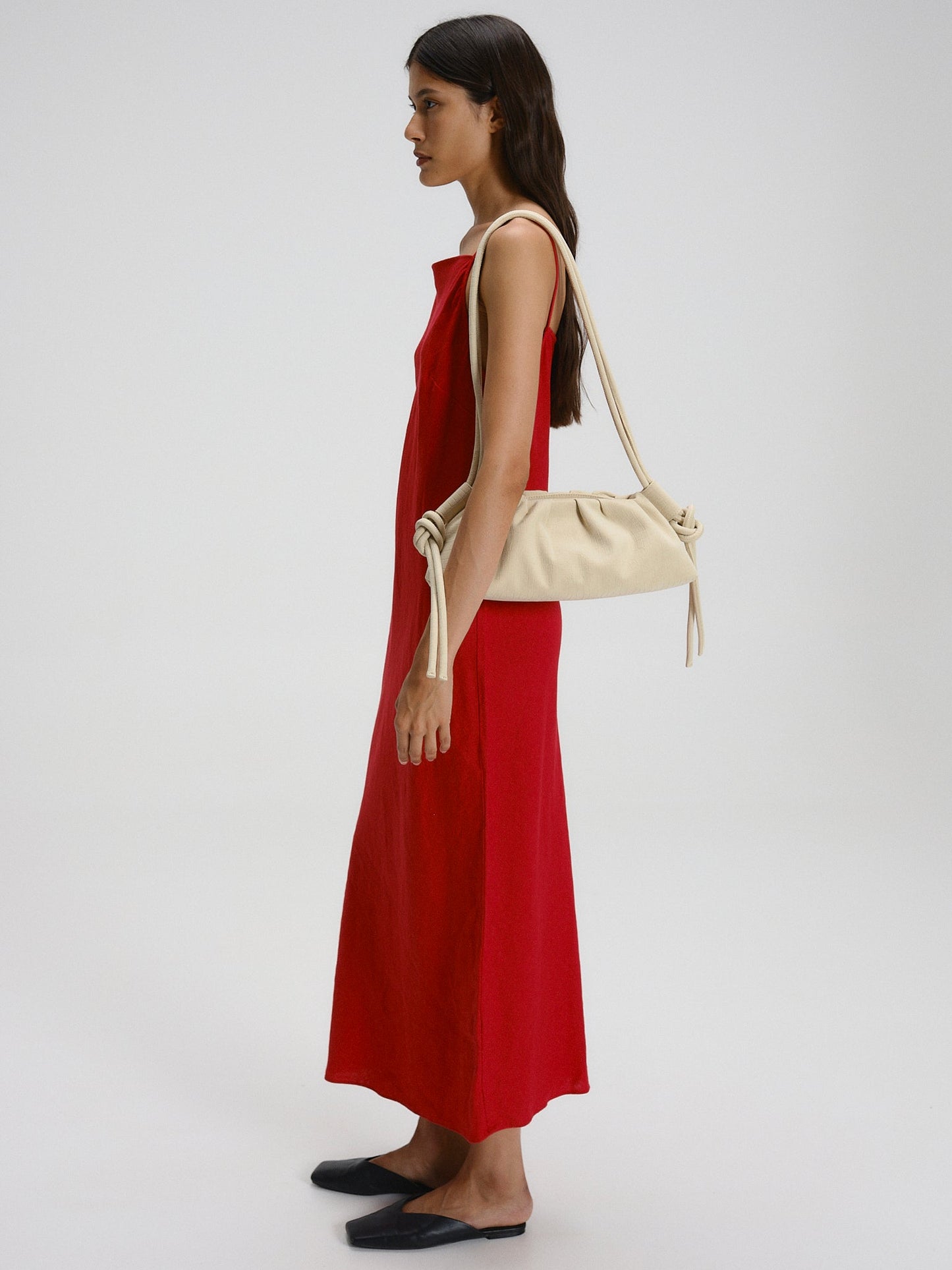 Clara – Bolso con Elegancia Escultural en Borgoña