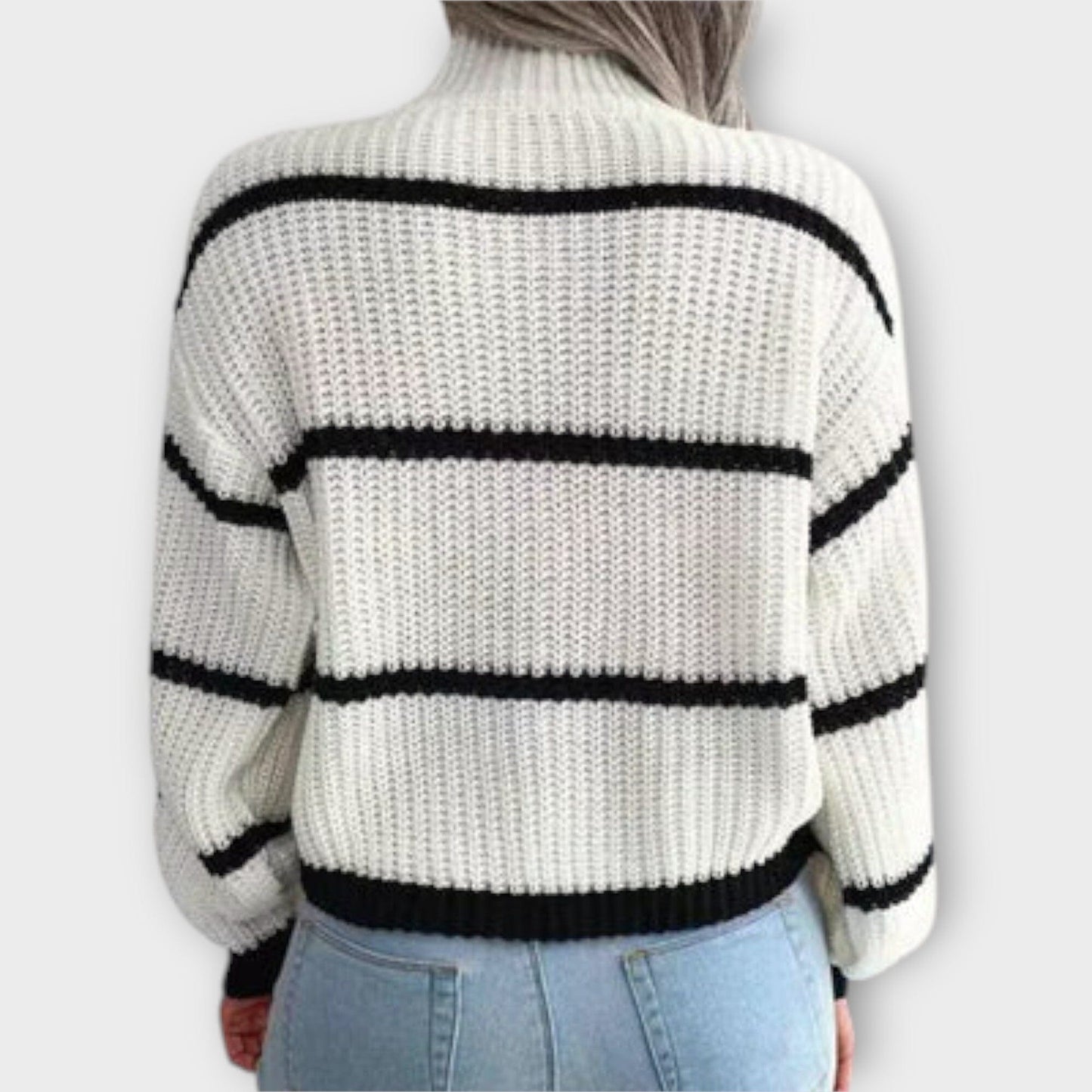 Suéter de cuello alto a rayas que eleva tu estilo