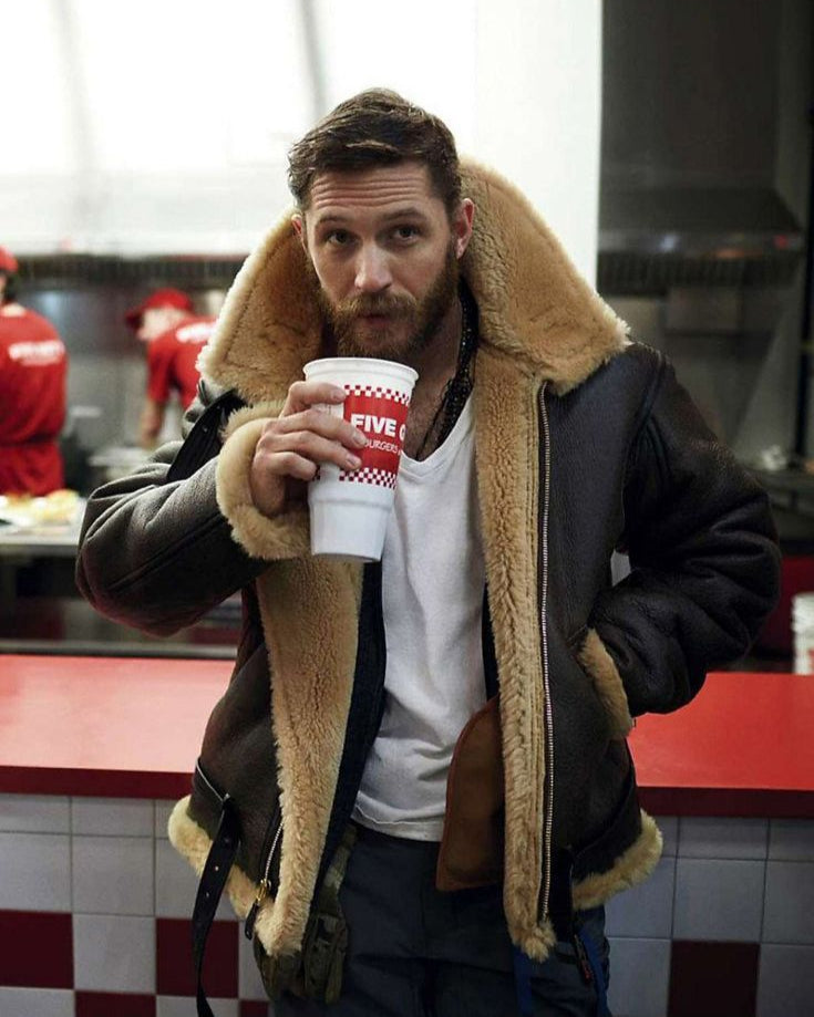 Chaqueta Maverick con look casual