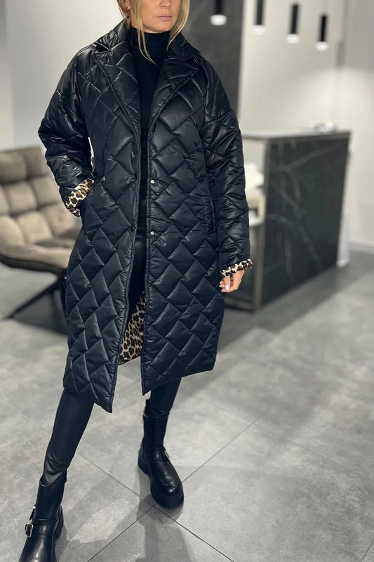 Abrigo acolchado con forro de leopardo