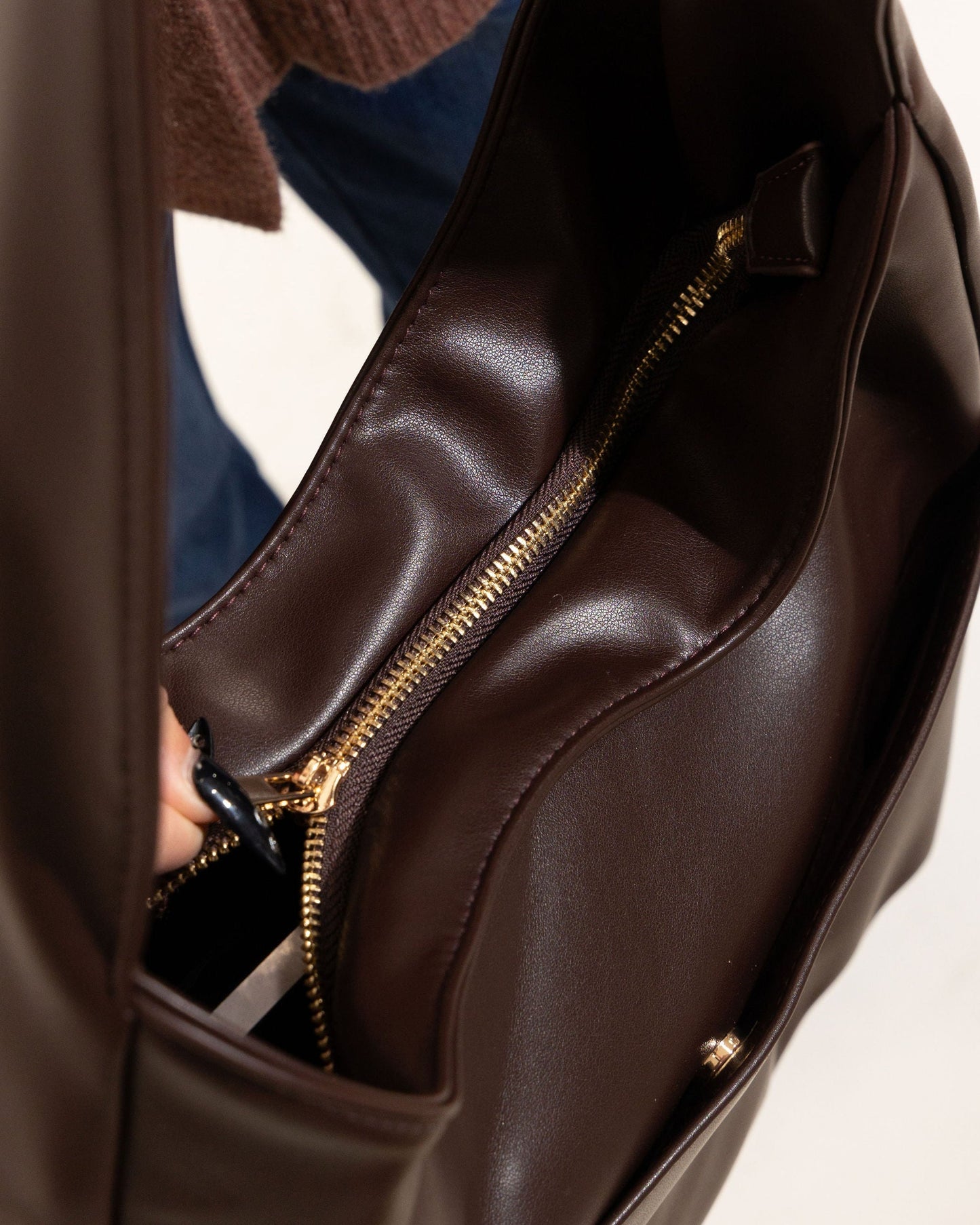 Bolso Hobo  – Tu Oficina Portátil con Estilo